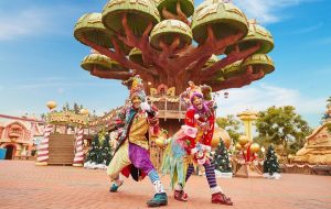 Nadal és una de les festes de la llum i de la màgia. PortAventura World es vesteix, fins el proper 09 de gener de Nadal, on la diversió en família està assegurada