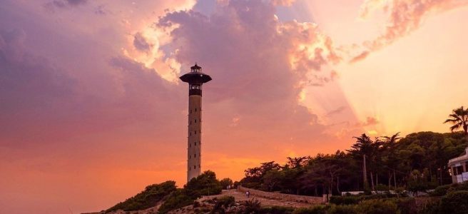 Fa més de vint-i-dos anys que el Far de Torredembarra il·lumina la Costa Daurada