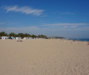 Cuatro playas perfectas para ir con bebés en Tarragona: desde Creixell hasta Regueral
