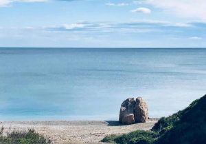 Bon dia amb aquesta bonica imatge de l'11 de novembre de @bonavistamar d'una de les 25 #cales de la #costa natural de l'#AmetlladeMar, sabríeu dir-nos quina és?.